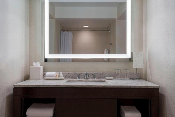 Renaissance by Marriott Baton Rouge Hotel image 21