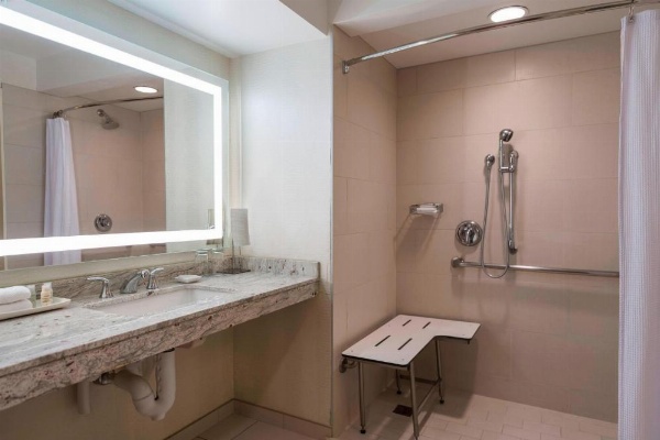 Renaissance by Marriott Baton Rouge Hotel image 24